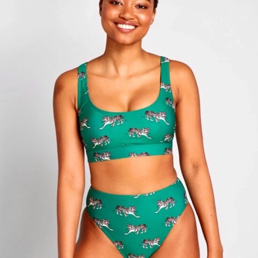 (B21)‎ NEW ModCloth Emerald Green Tiger Print Bikini Top ONLY Cutout Back, Sz 1X